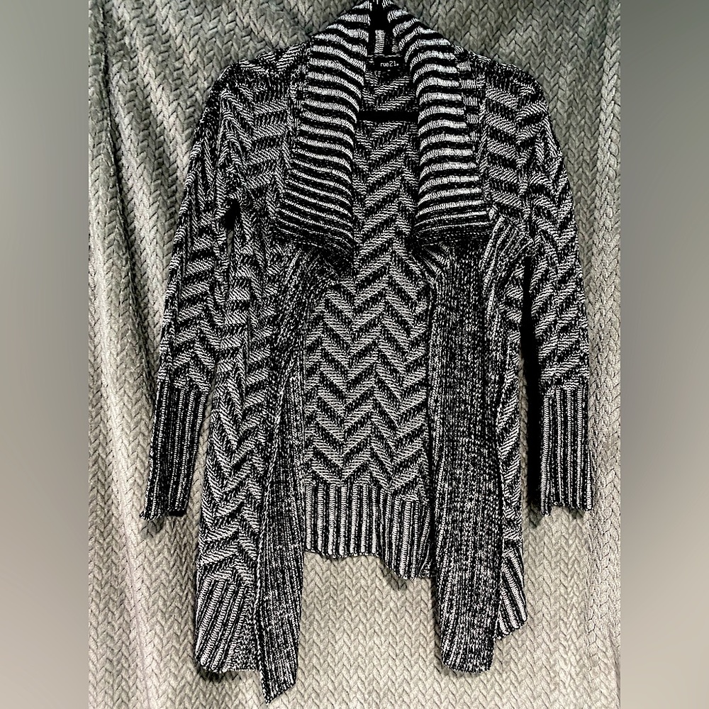 RUE21 - Black and White Cardigan - M